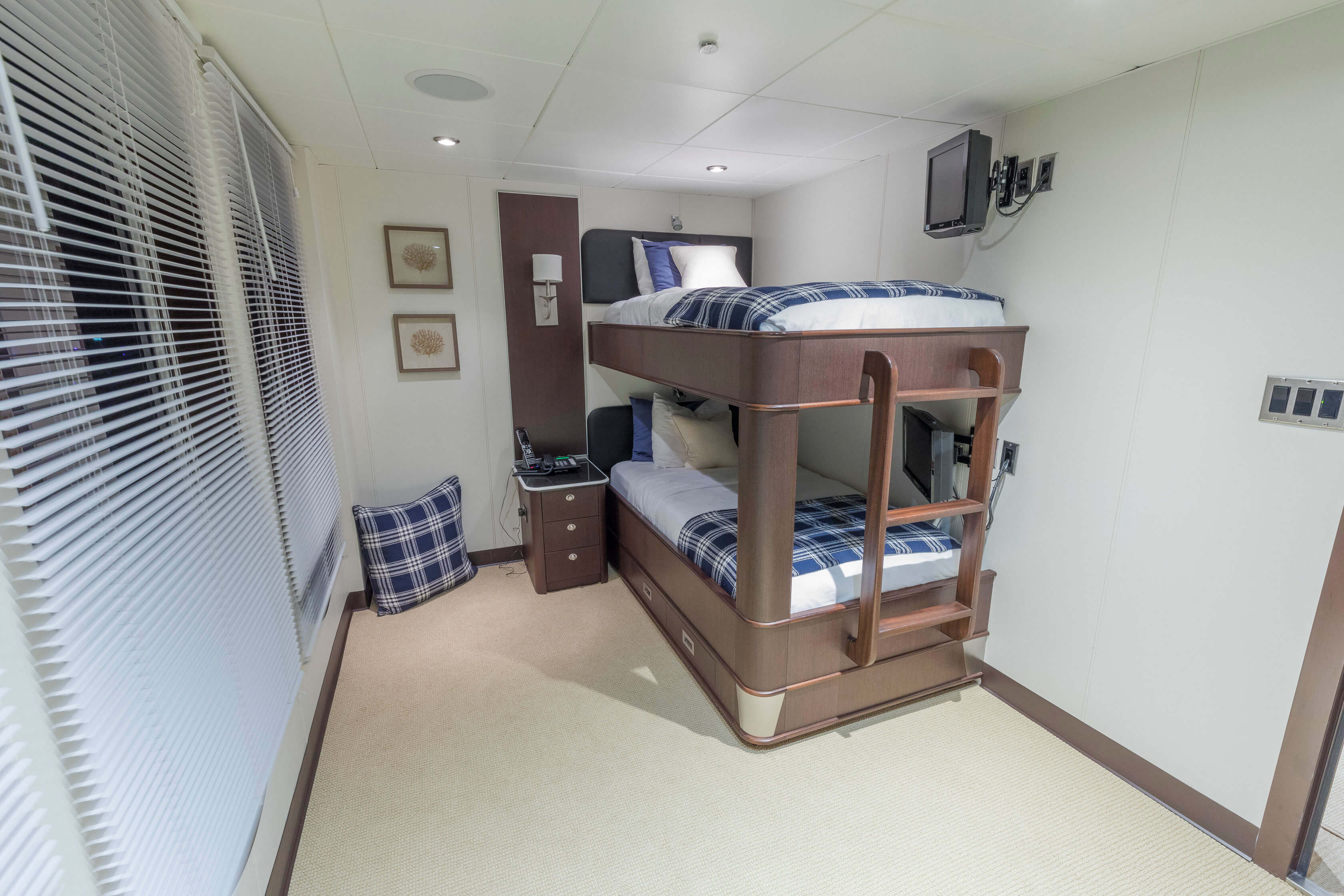 Yacht GLOBAL, Shadow Marine CHARTERWORLD Luxury Superyacht Charters